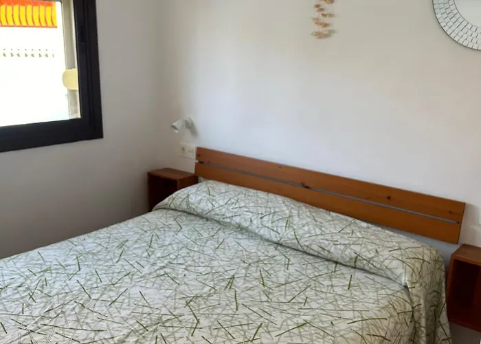 Prime Beachfront Location, Free Parking, Steps To The Sand